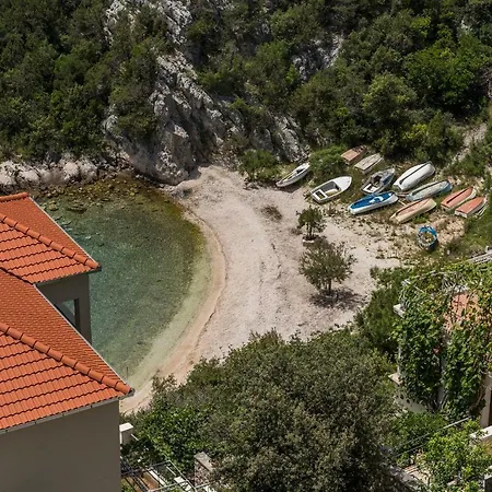 Lara Apartmán
