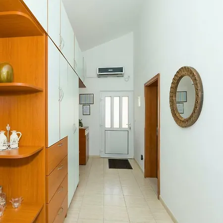 Lara Apartmán Vinišće